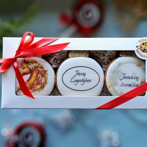 Naujametiniai žaisliukai su įmonės Logotipu