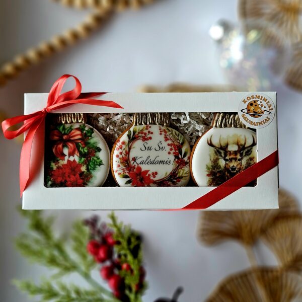 Raudoni Kalėdiniai žaisliukai