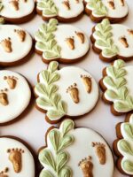 Dekoruotas sausainis "Auksinės pėdutės" - Image 3