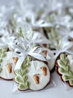 Dekoruotas sausainis "Auksinės pėdutės"