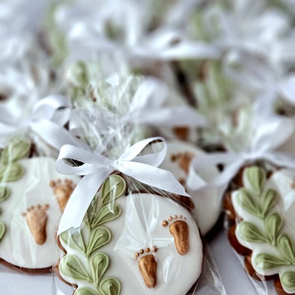 Dekoruotas sausainis "Auksinės pėdutės"