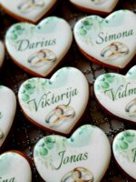 Dekoruotas sausainis "Vardo kortelė su žiedais"